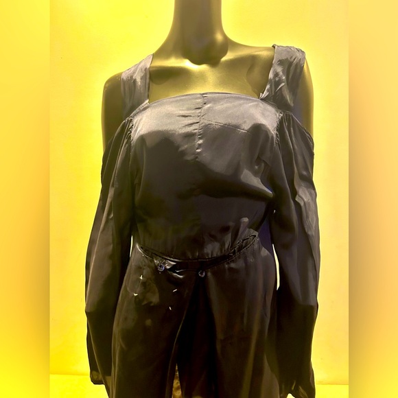 Navy Margiela silk trench dress. Long sleeves cut out style at the shoulders. - Picture 4 of 13